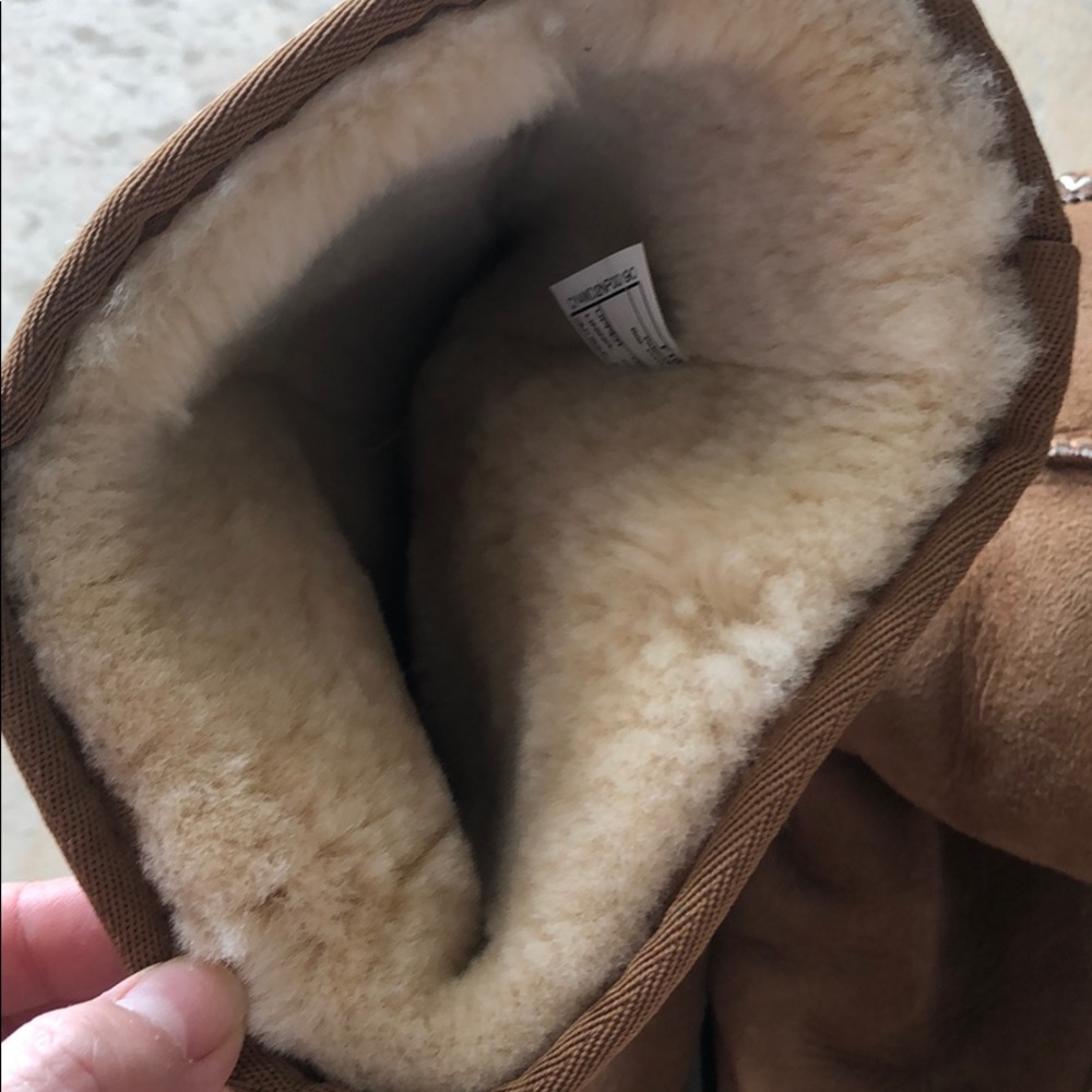 UGG Boots - Picture 3 of 4